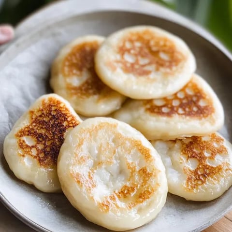 A plate of golden rice cakes.